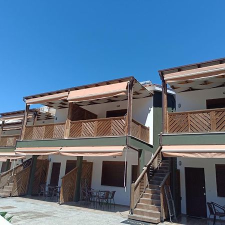 Mad'S Villas Néa Péramos Extérieur photo