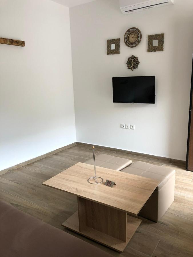 Mad'S Villas Néa Péramos Extérieur photo