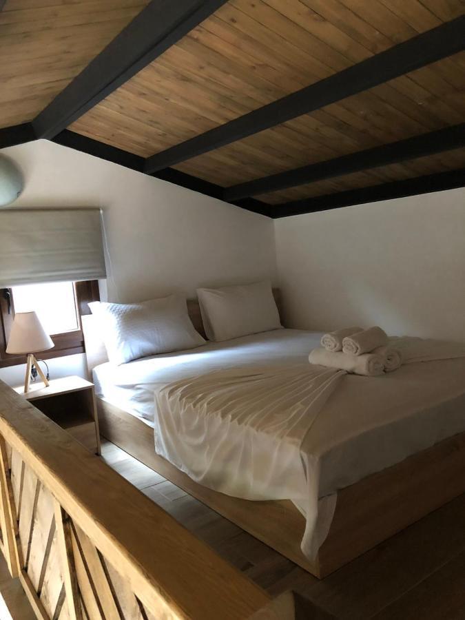 Mad'S Villas Néa Péramos Extérieur photo