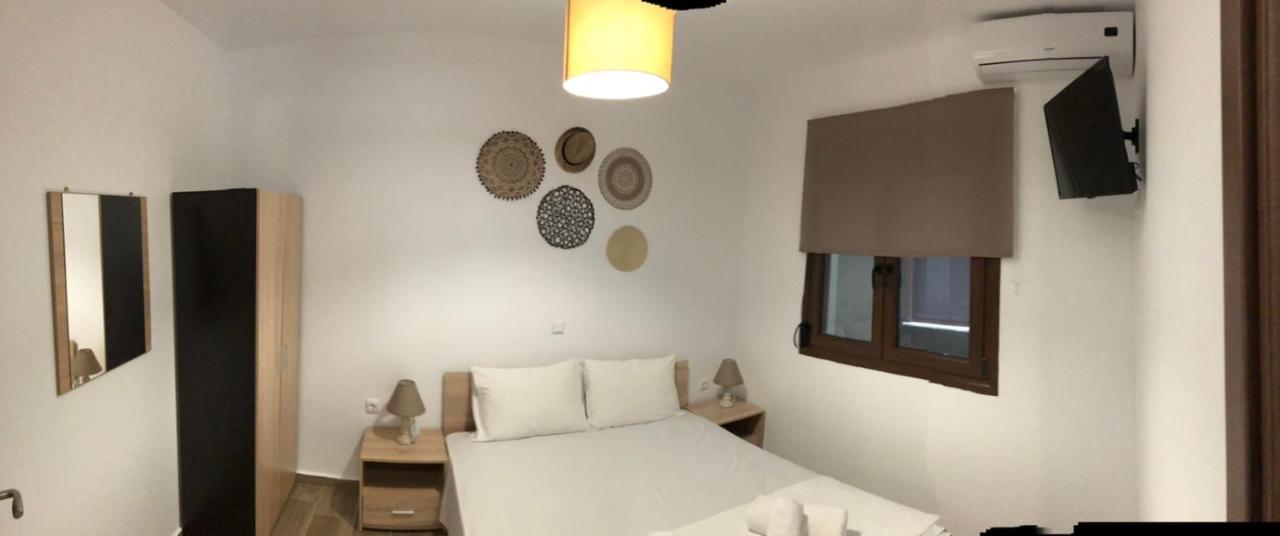 Mad'S Villas Néa Péramos Extérieur photo