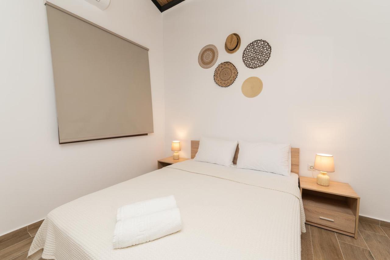 Mad'S Villas Néa Péramos Extérieur photo